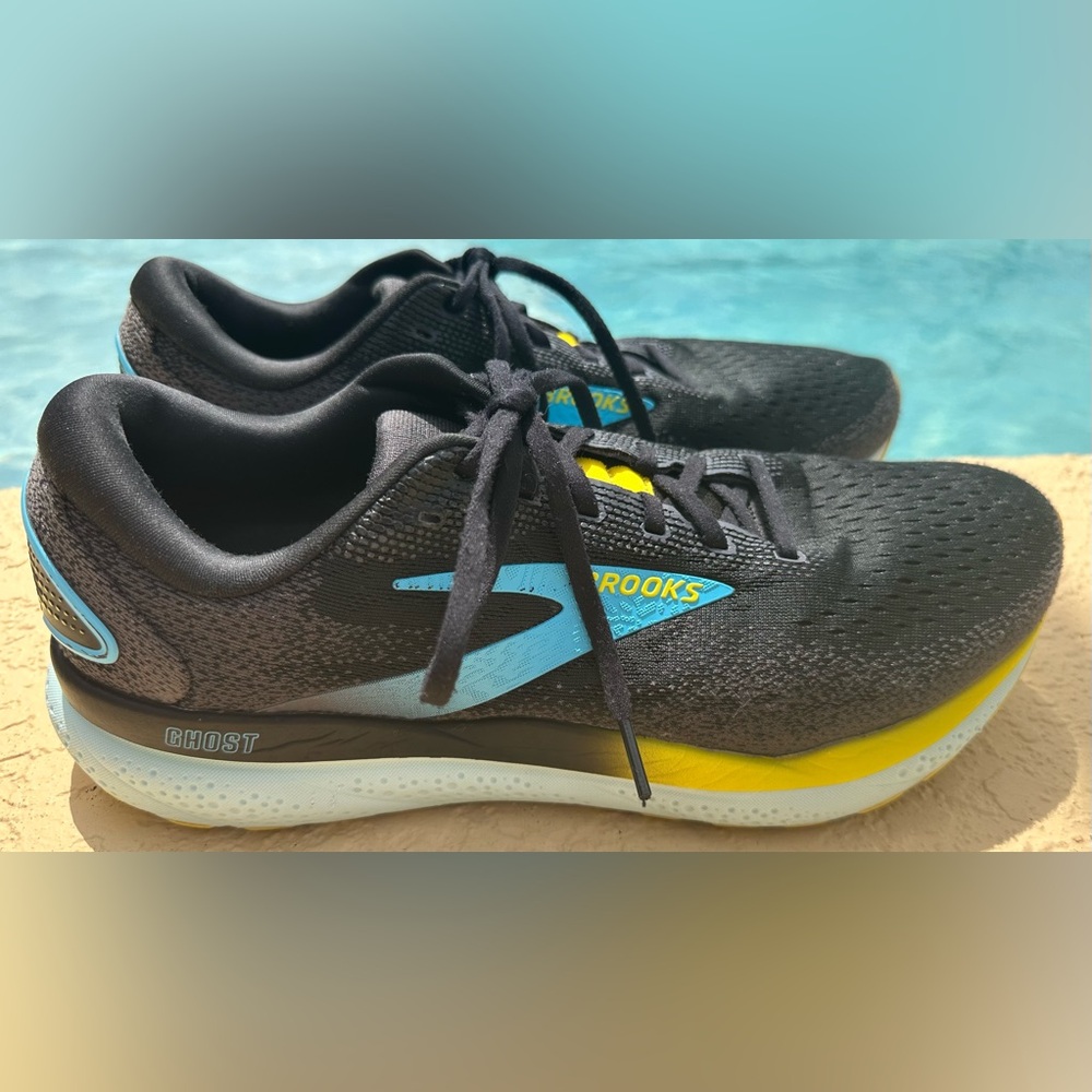 Brooks Ghost 16 Black Blue Yellow Running Shoes Men’s Size 12.5 Wide 2E Clean